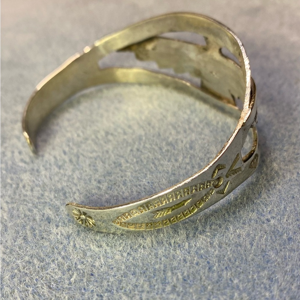 Native American design silver Thunderbird bangle - Picture 5 of 9